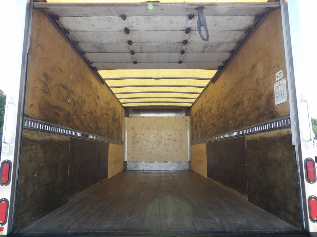 Used 2021 Isuzu NPR RWD image 35