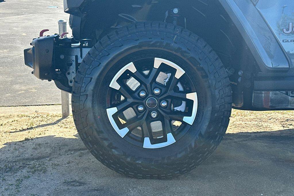 New 2026 Jeep Gladiator Rubicon w/ Safety Group AWD/4WD image 23