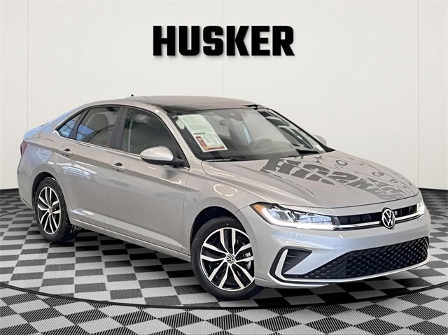 Used 2025 Volkswagen Jetta SE image 1