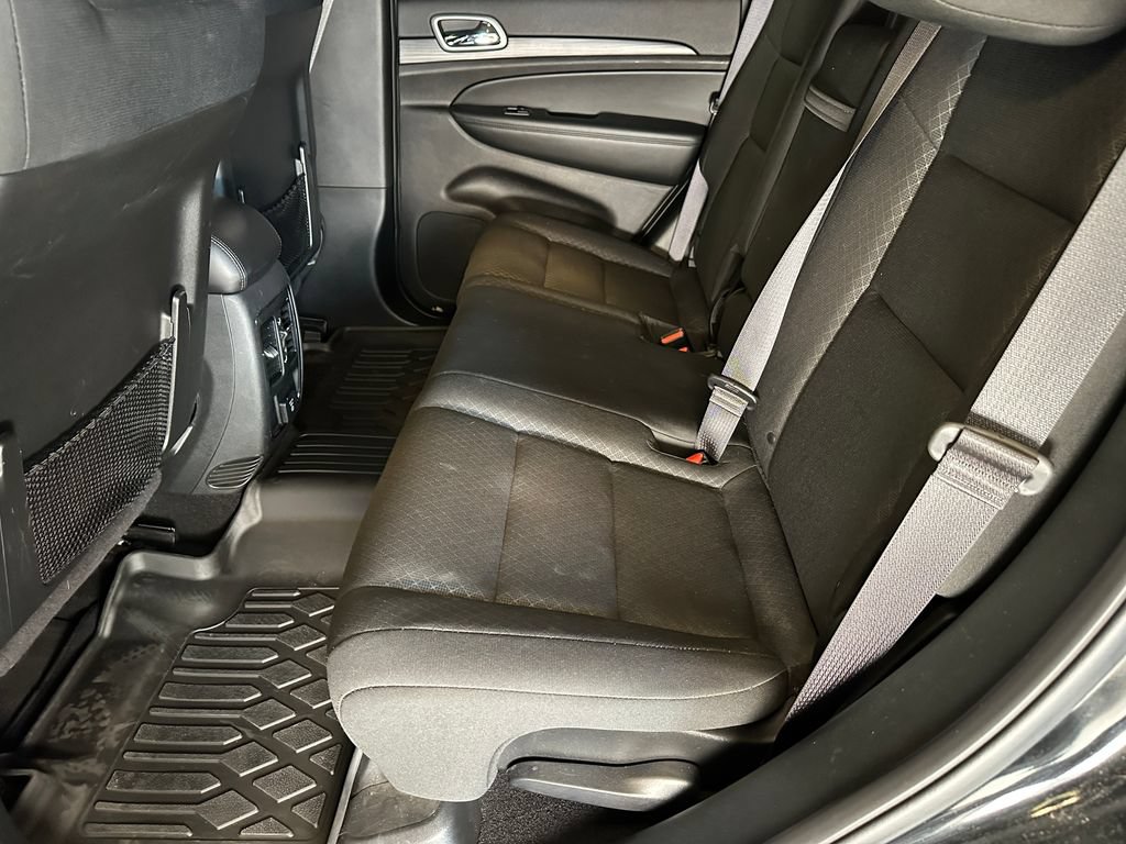 Used 2019 Jeep Grand Cherokee Laredo w/ Security & Convenience Group AWD/4WD image 21
