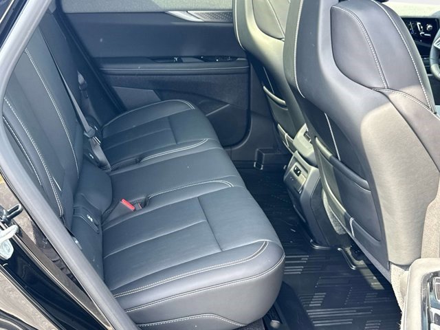 Certified 2025 Cadillac Optiq Luxury 2 w/ LPO, Floor Liner Package AWD/4WD image 16