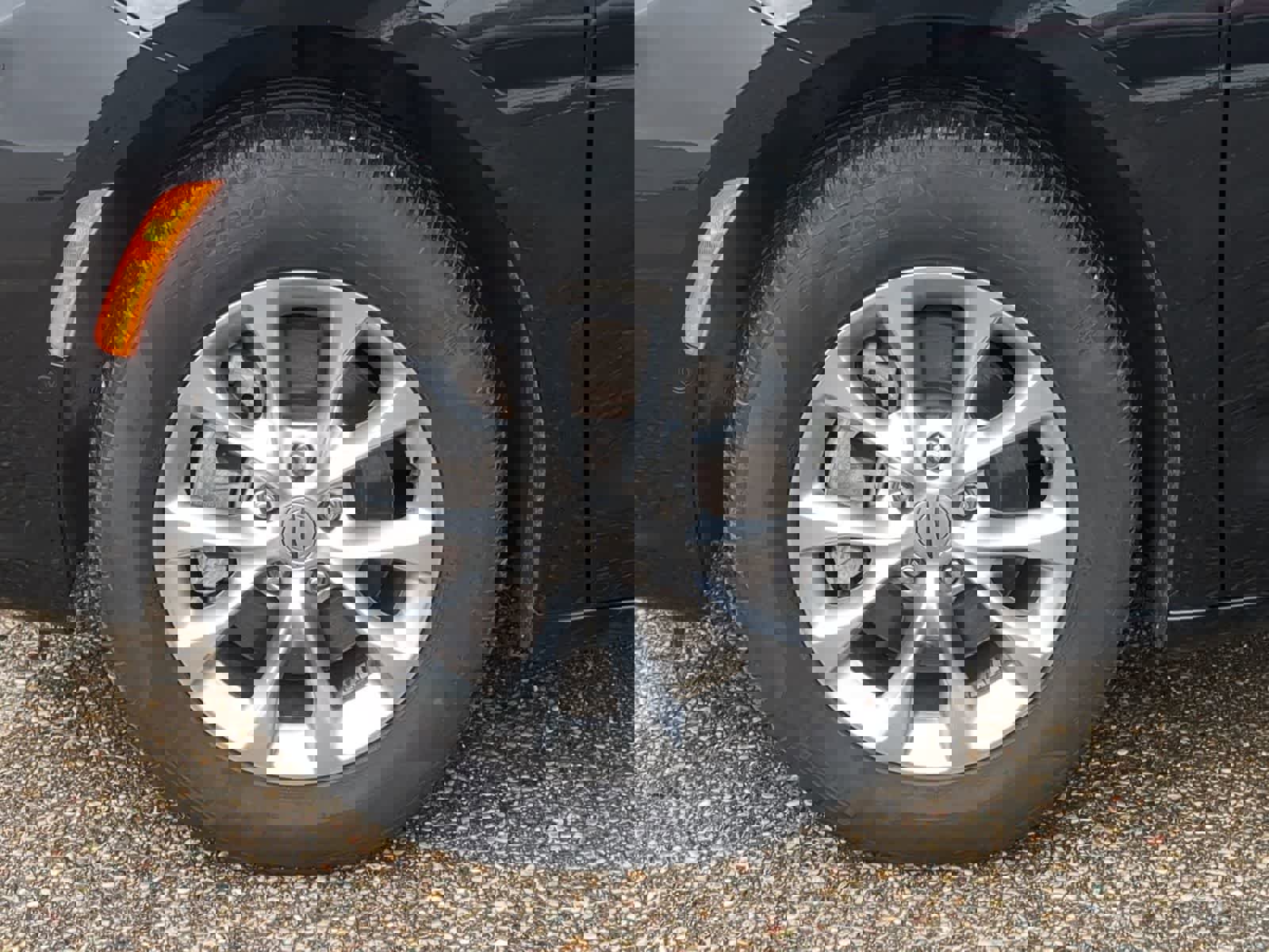 Used 2023 Chrysler Pacifica Touring-L image 13