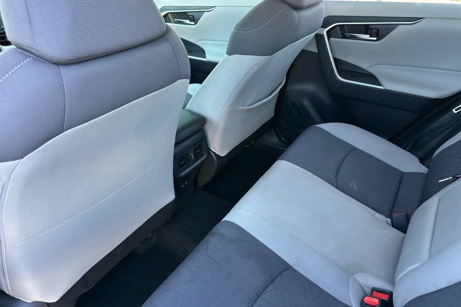Used 2021 Toyota RAV4 XLE w/ Convenience Package AWD/4WD image 4