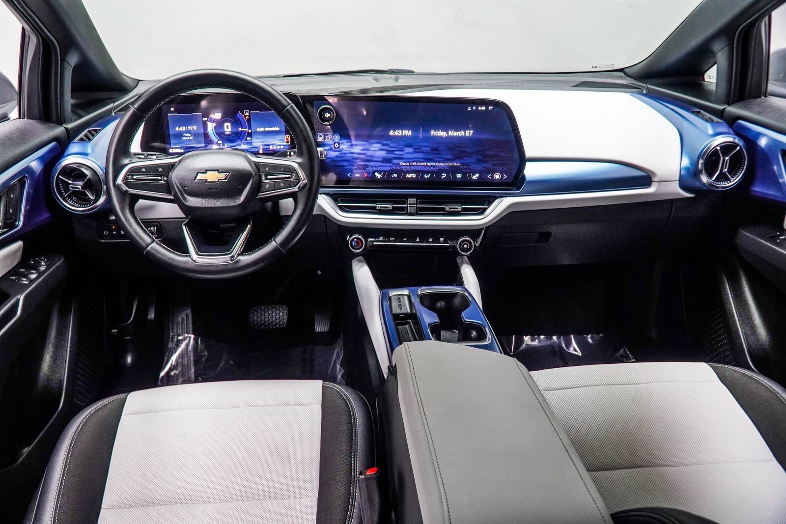 Used 2025 Chevrolet Equinox EV LT w/ LPO, All-Weather Mat Package FWD image 5
