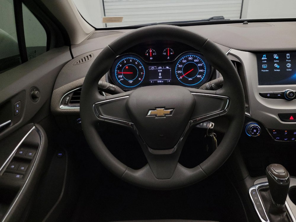 Used 2017 Chevrolet Cruze LS FWD image 22