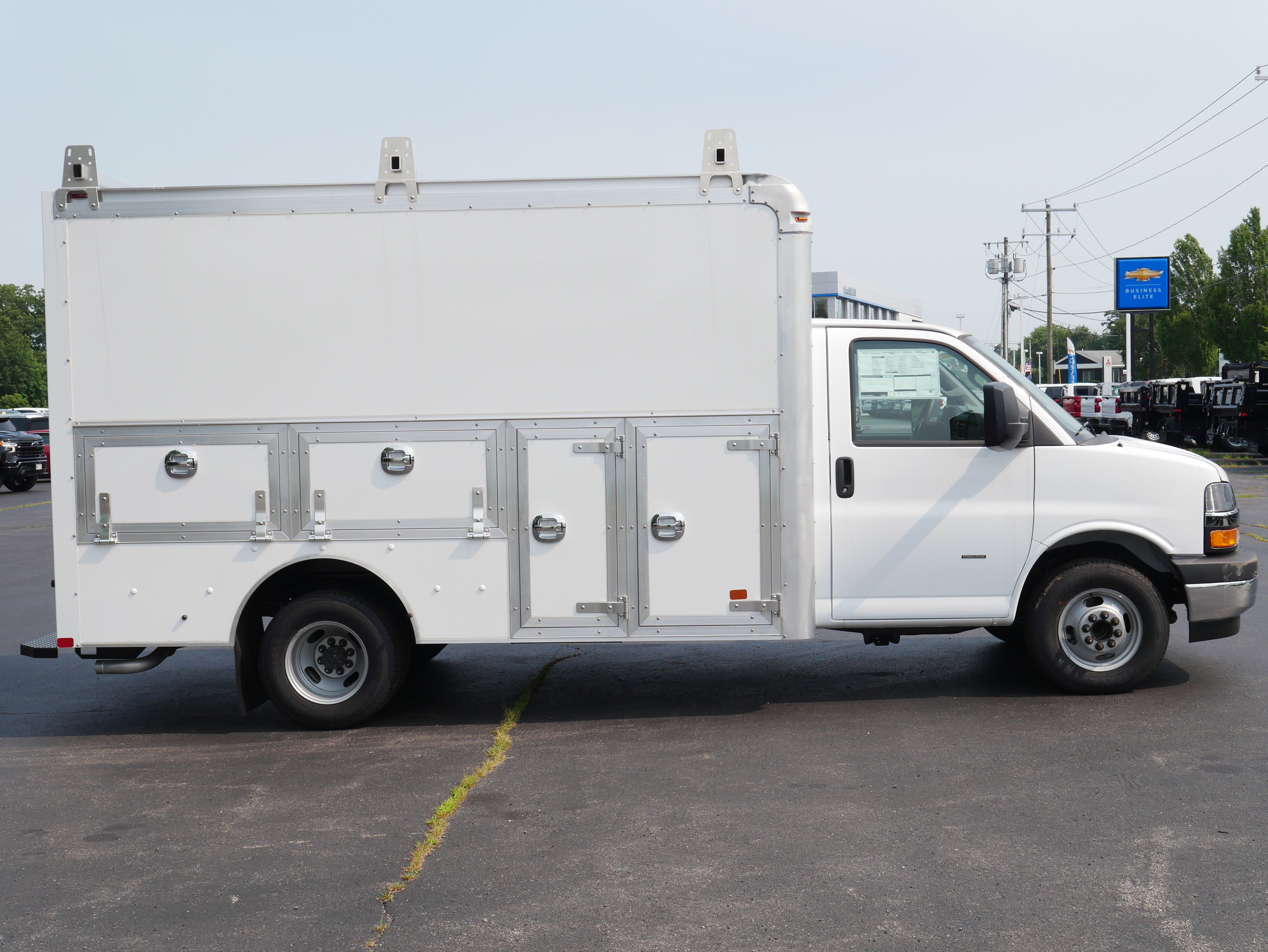 New 2025 Chevrolet Express 3500 w/ Power Convenience Package RWD image 4
