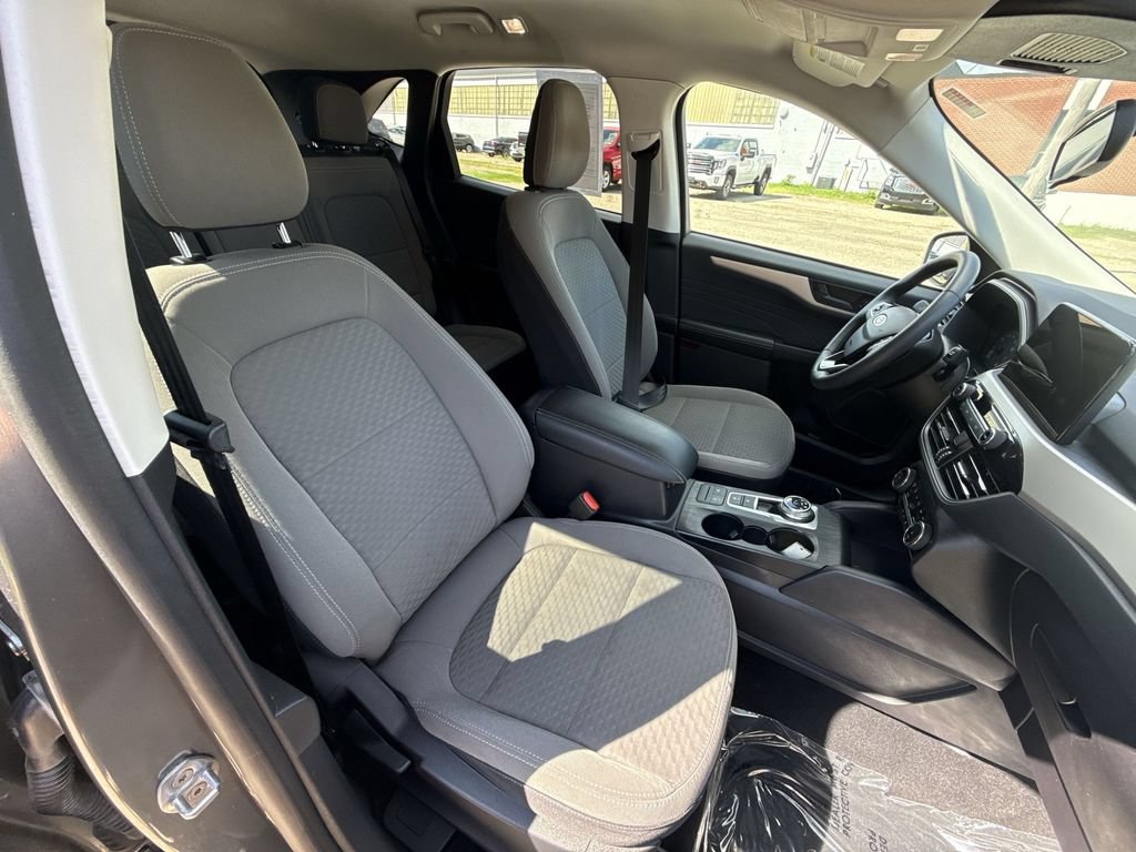 Used 2022 Ford Escape SE w/ SE Sport Appearance Package AWD/4WD image 25