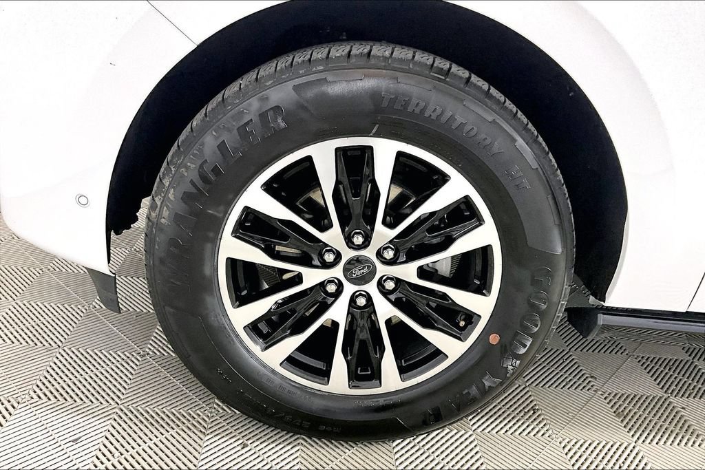 Certified 2025 Ford Expedition Max Platinum AWD/4WD image 7