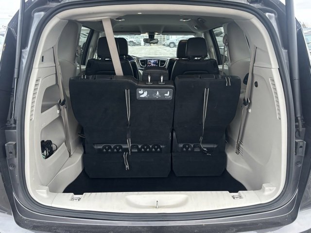 Used 2018 Chrysler Pacifica Touring-L Plus image 9