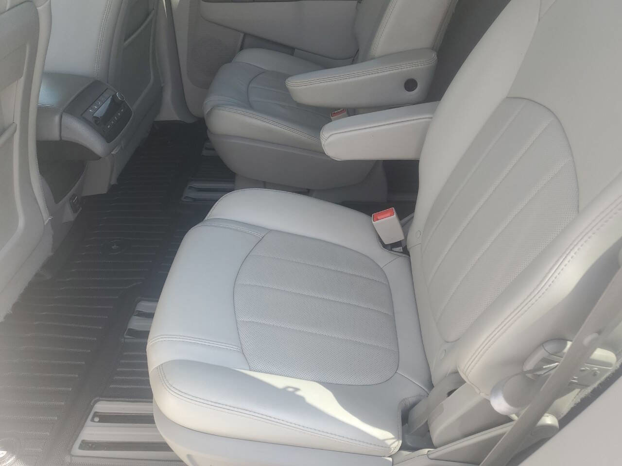 Used 2016 Buick Enclave Leather image 7