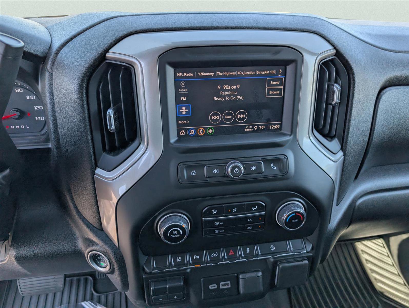 Used 2025 Chevrolet Silverado 2500 Custom w/ Custom Value Package image 18