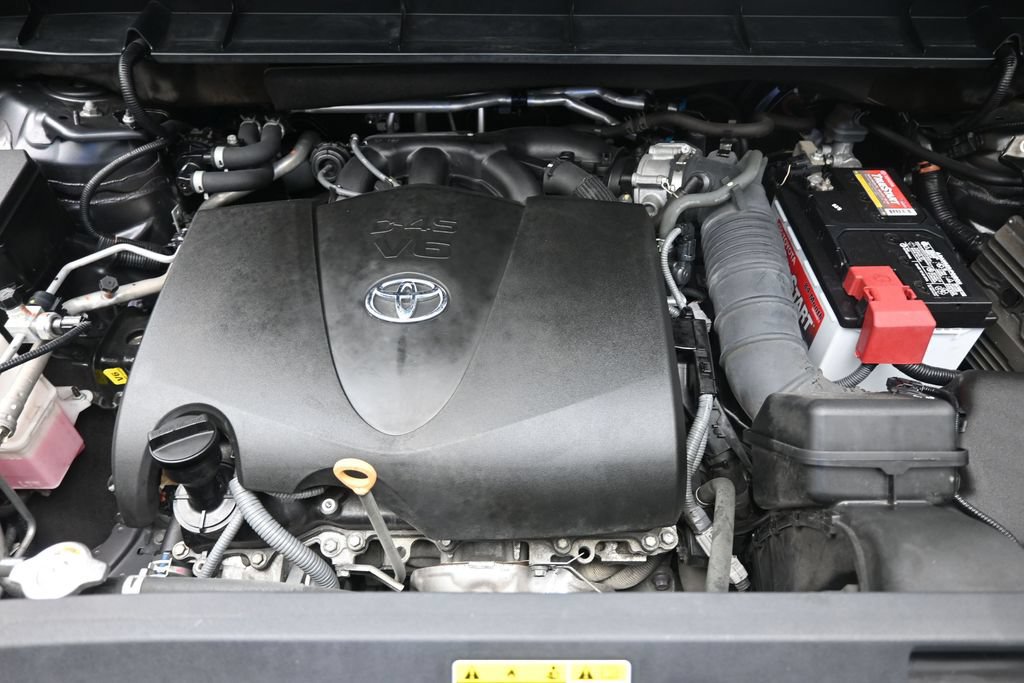 Used 2020 Toyota Highlander XLE FWD image 31