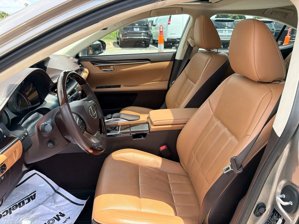 Used 2016 Lexus ES 350 w/ Luxury Package w/Wood Trim FWD image 18
