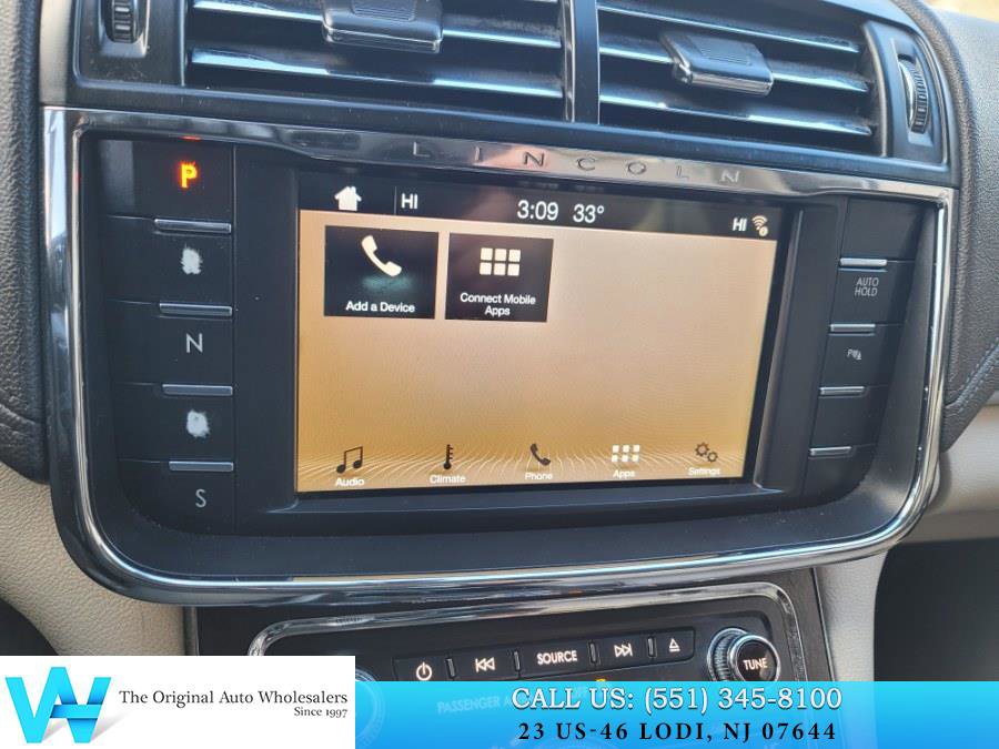 Used 2017 Lincoln Continental Select image 21