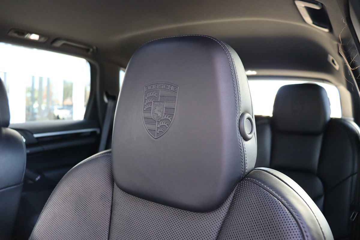 Used 2018 Porsche Cayenne Platinum Edition image 37