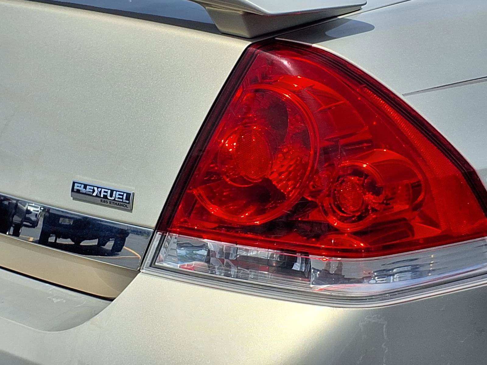 Used 2009 Chevrolet Impala LT w/ Luxury Edition Package FWD image 23