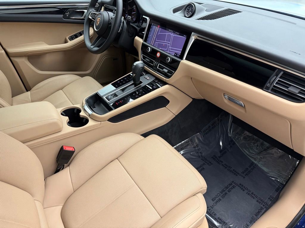 Used 2025 Porsche Macan image 33