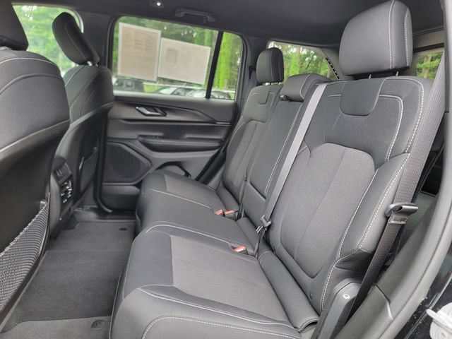 Certified 2024 Jeep Grand Cherokee Laredo w/ Luxury Tech Group I AWD/4WD image 21
