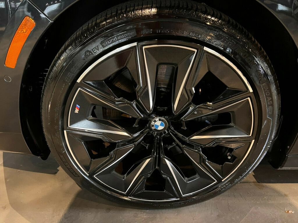 Used 2023 BMW 740i w/ Parking Assistance Package image 10