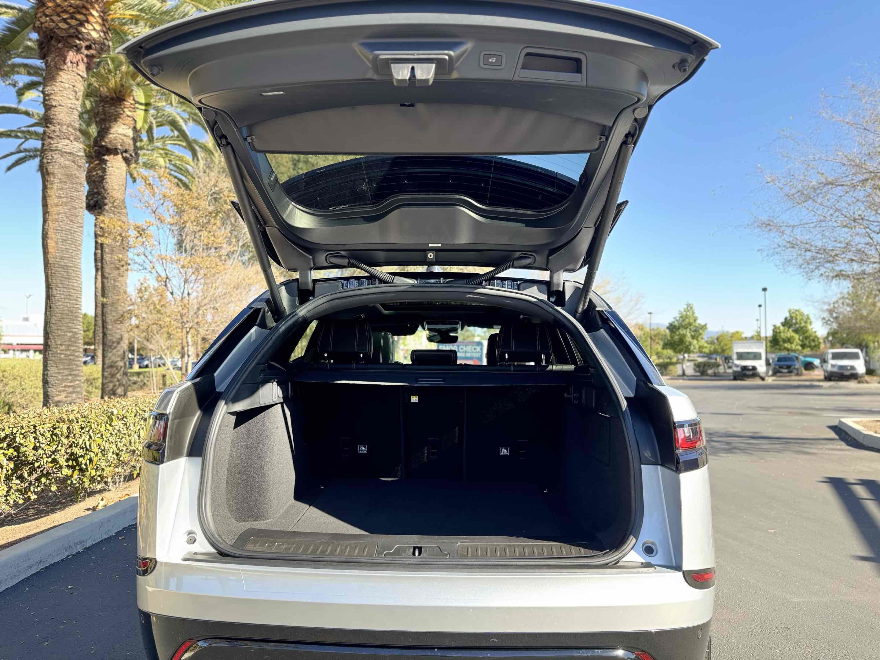 Used 2020 Land Rover Range Rover Velar R-Dynamic S image 35