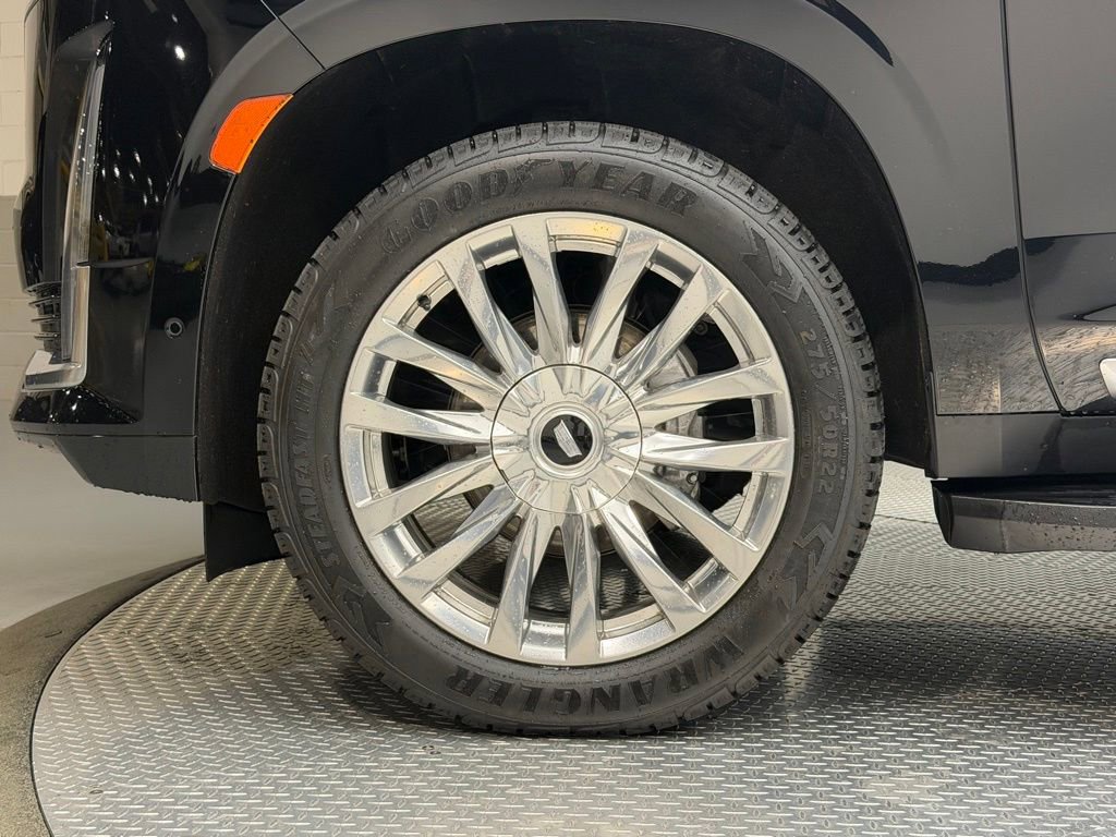 Used 2023 Cadillac Escalade ESV Premium Luxury image 5
