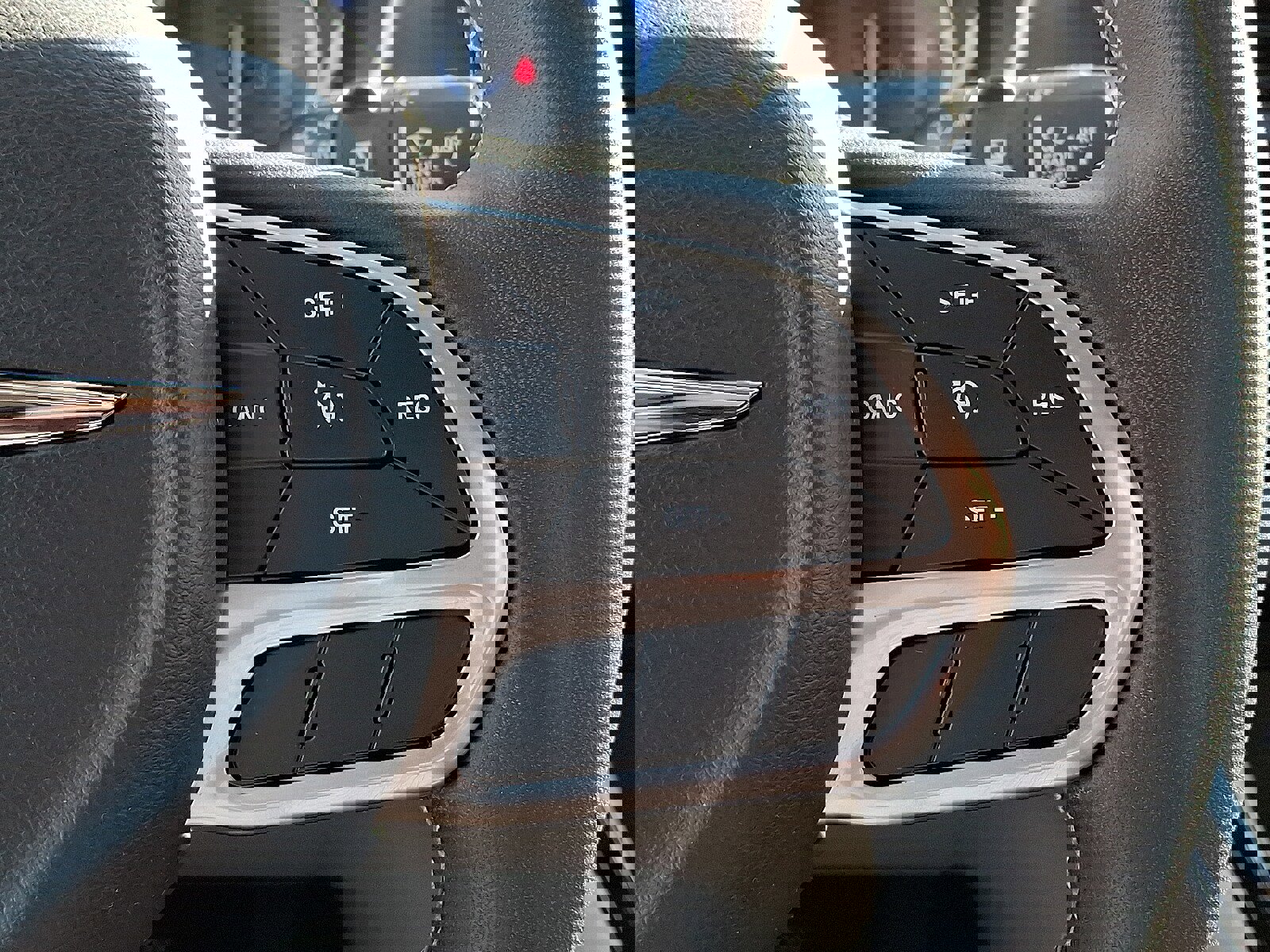 Used 2023 Chrysler Voyager LX image 22