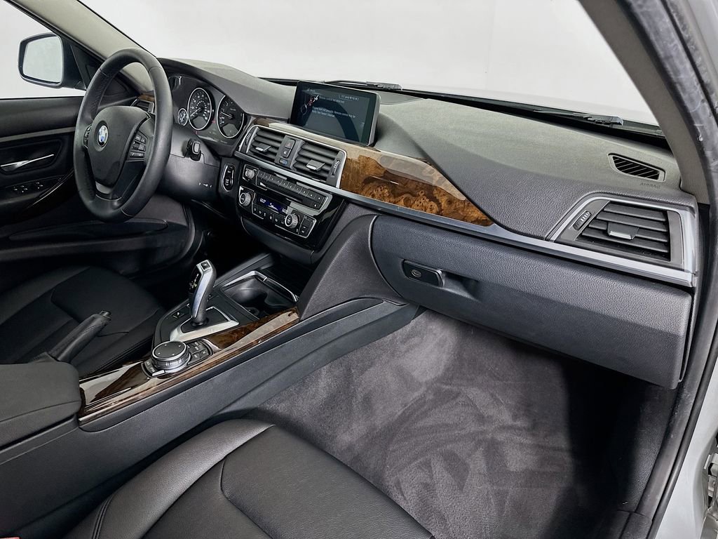 Used 2016 BMW 320i Sedan RWD image 29