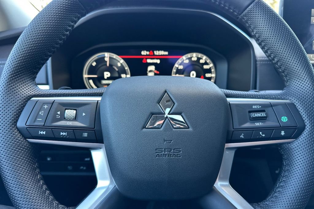 New 2025 Mitsubishi Outlander SE image 24