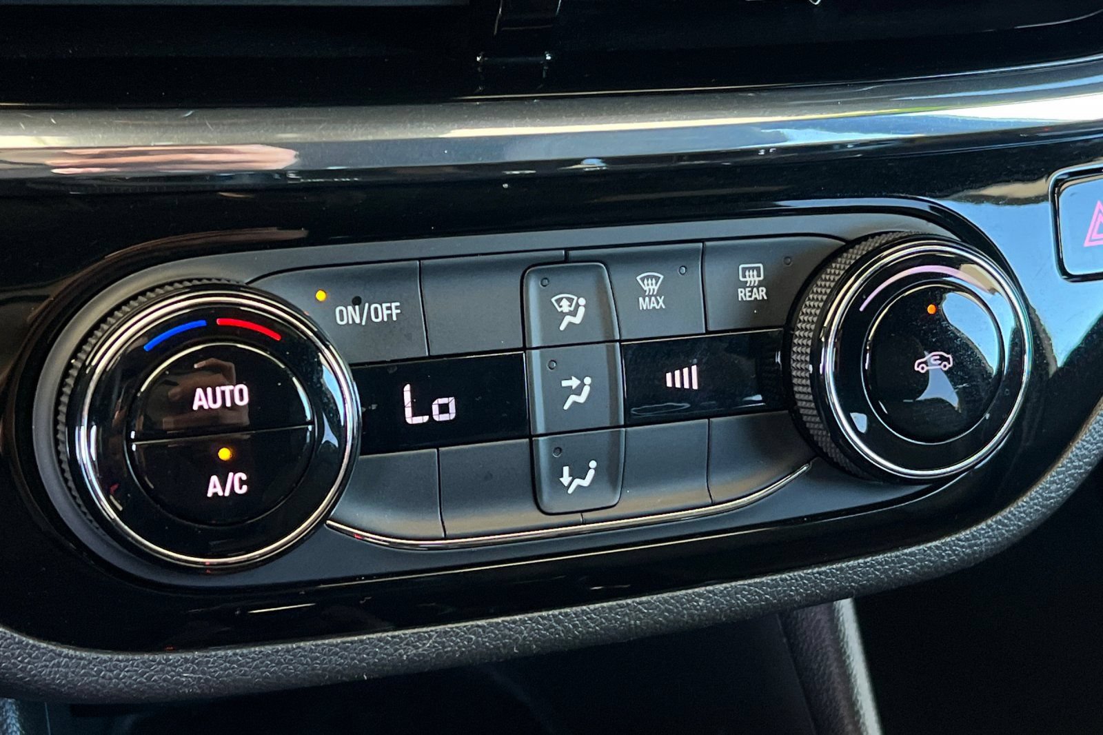 Used 2025 Buick Envista Sport Touring FWD image 27