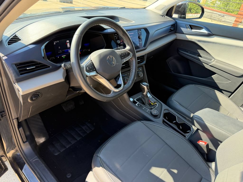 Certified 2022 Volkswagen Taos SE FWD image 8