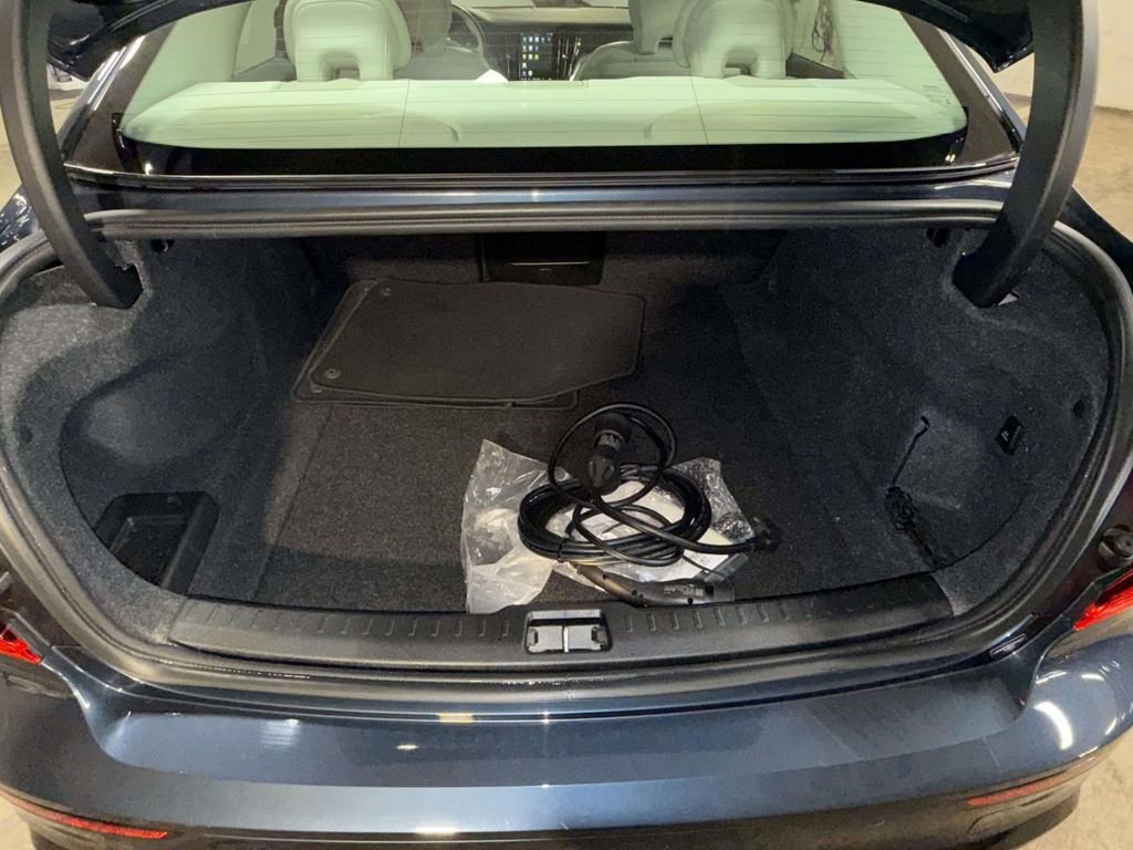 Used 2025 Volvo S60 T8 Plus image 17