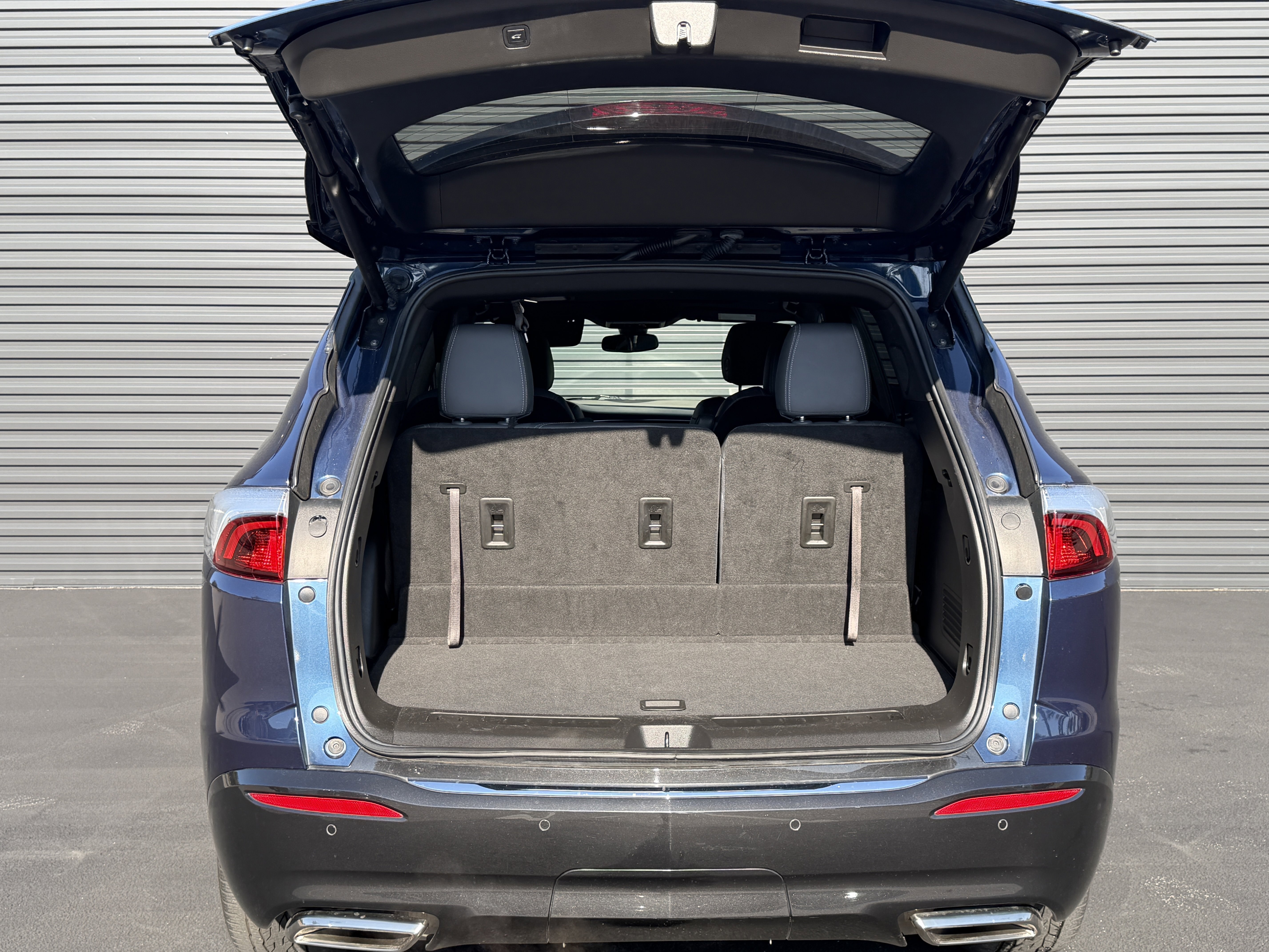 Used 2023 Buick Enclave Essence w/ Experience Buick Package FWD image 11