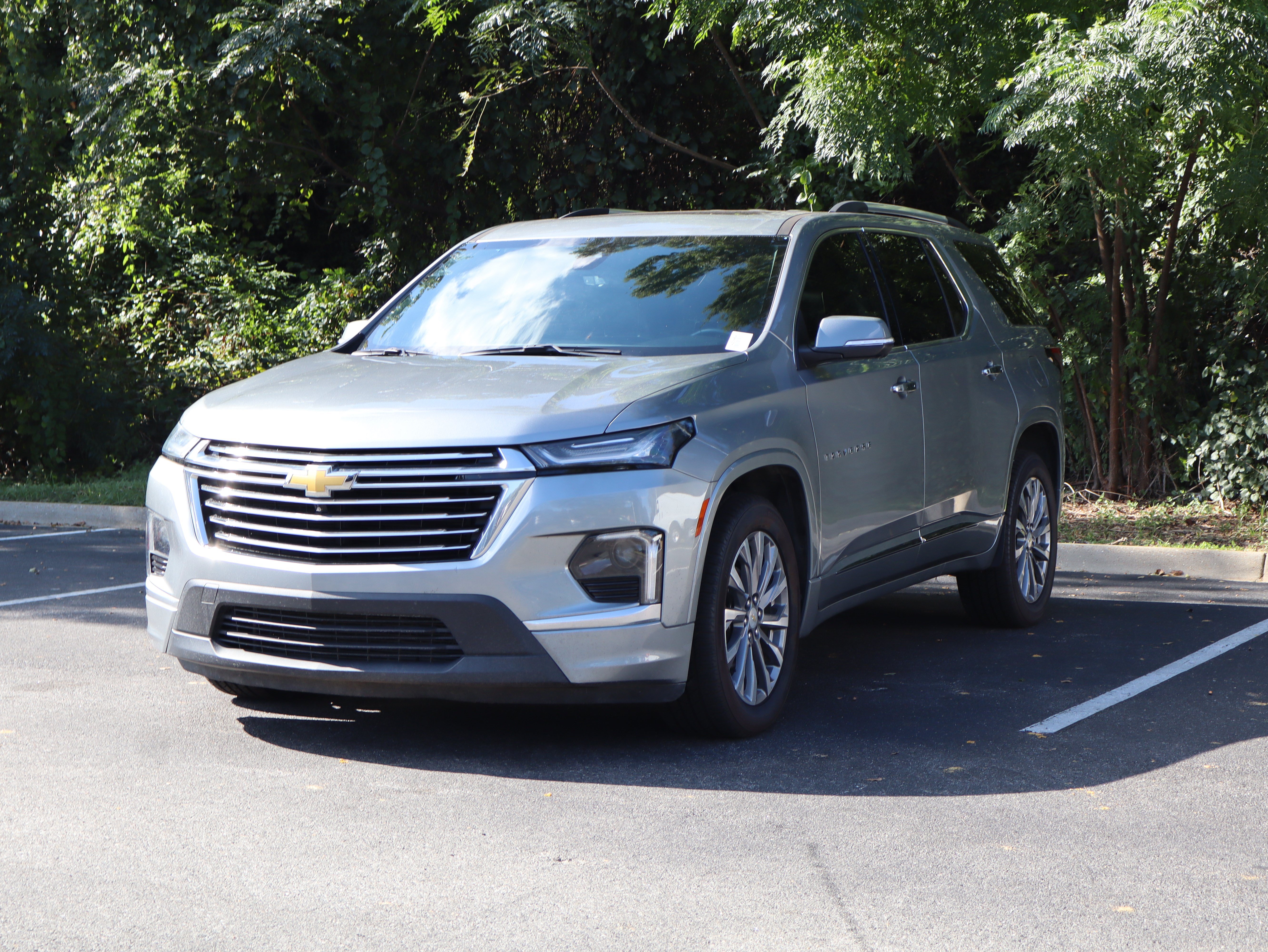 Used 2023 Chevrolet Traverse Premier FWD image 5