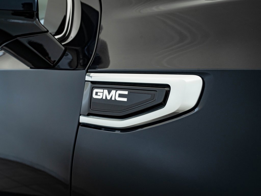 Used 2023 GMC Yukon Denali w/ LPO, Floor Liner Package image 16