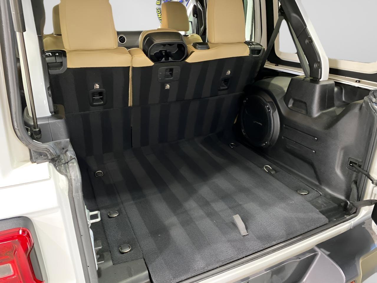 Used 2019 Jeep Wrangler Unlimited Sahara image 20