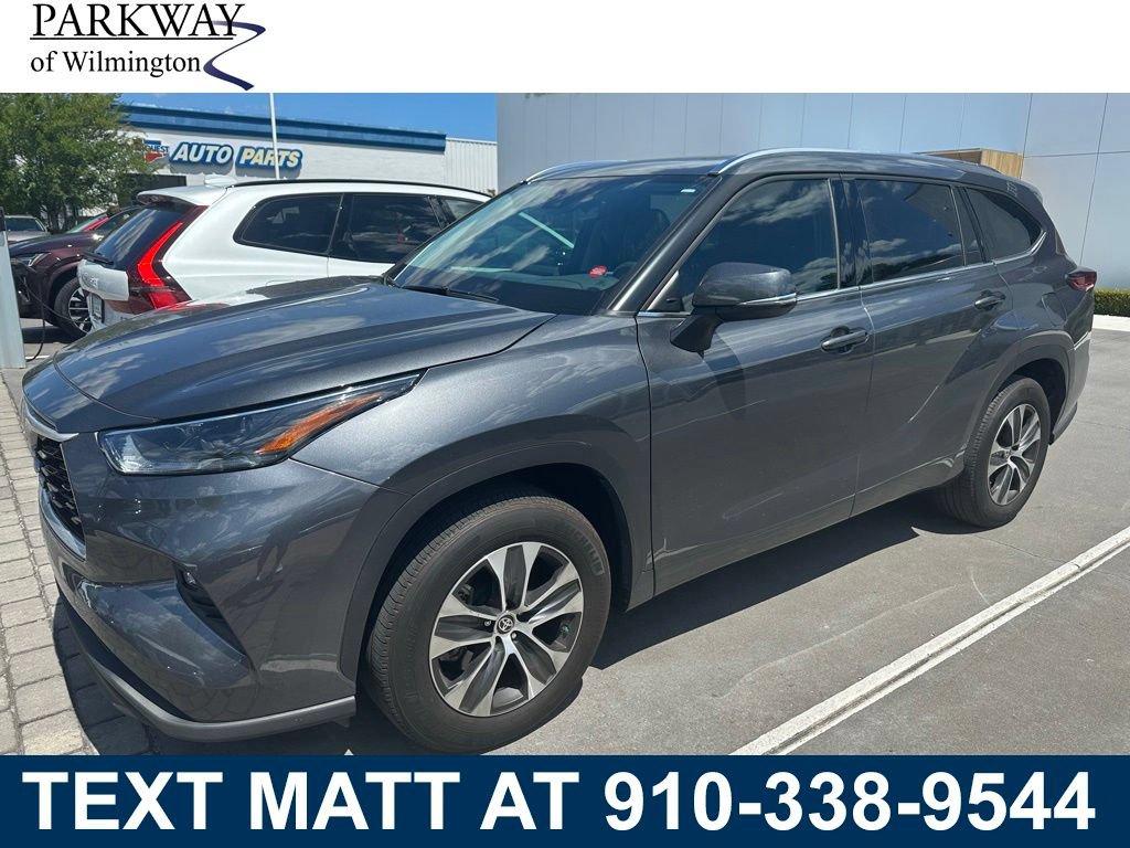 Used 2021 Toyota Highlander XLE FWD video 1