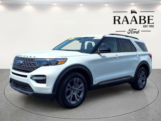 Used 2024 Ford Explorer XLT w/ Equipment Group 202A AWD/4WD image 3