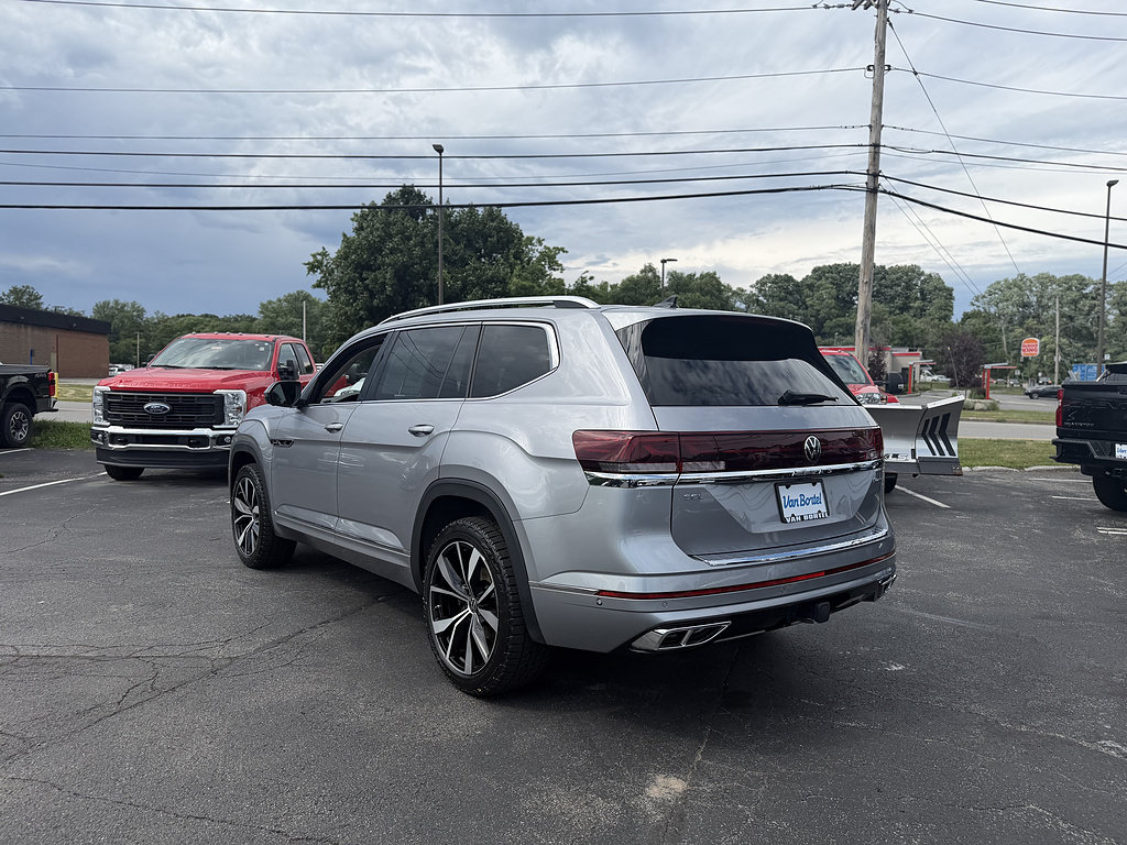 Used 2024 Volkswagen Atlas SEL Premium R-Line AWD/4WD image 4