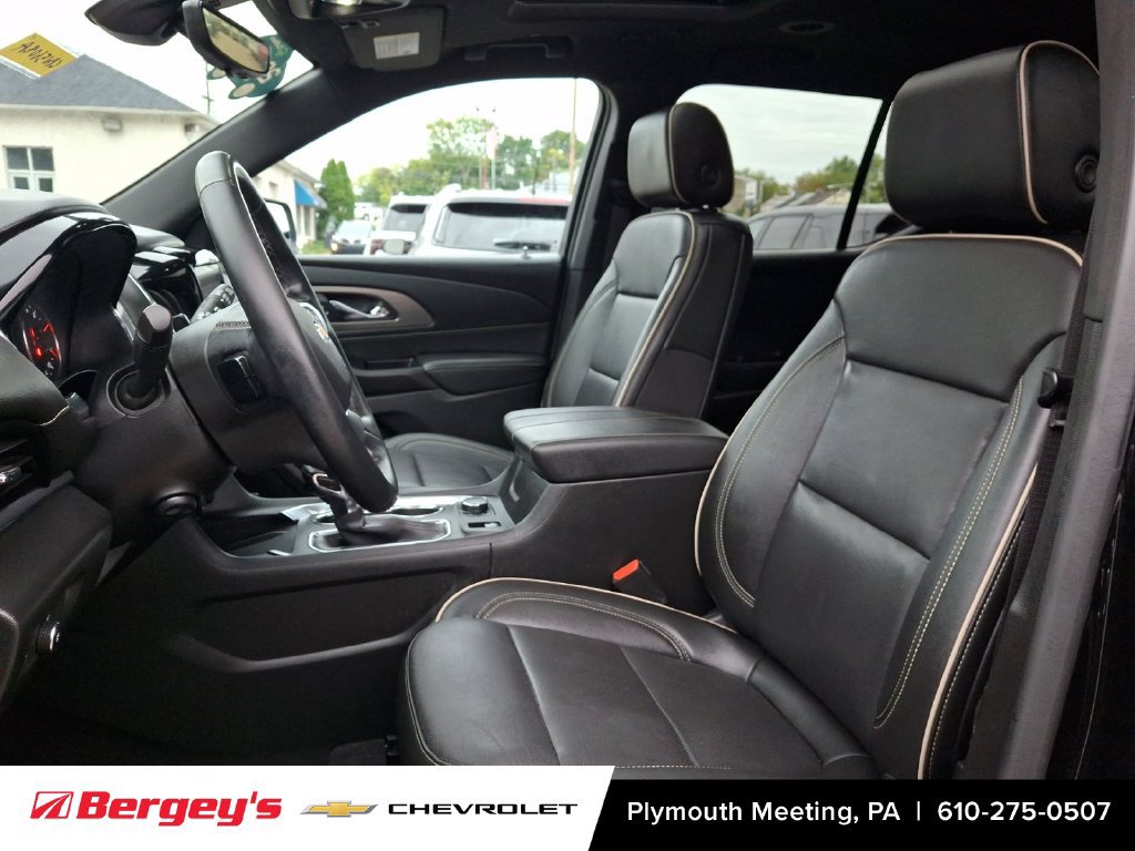 Used 2023 Chevrolet Traverse Premier FWD image 17