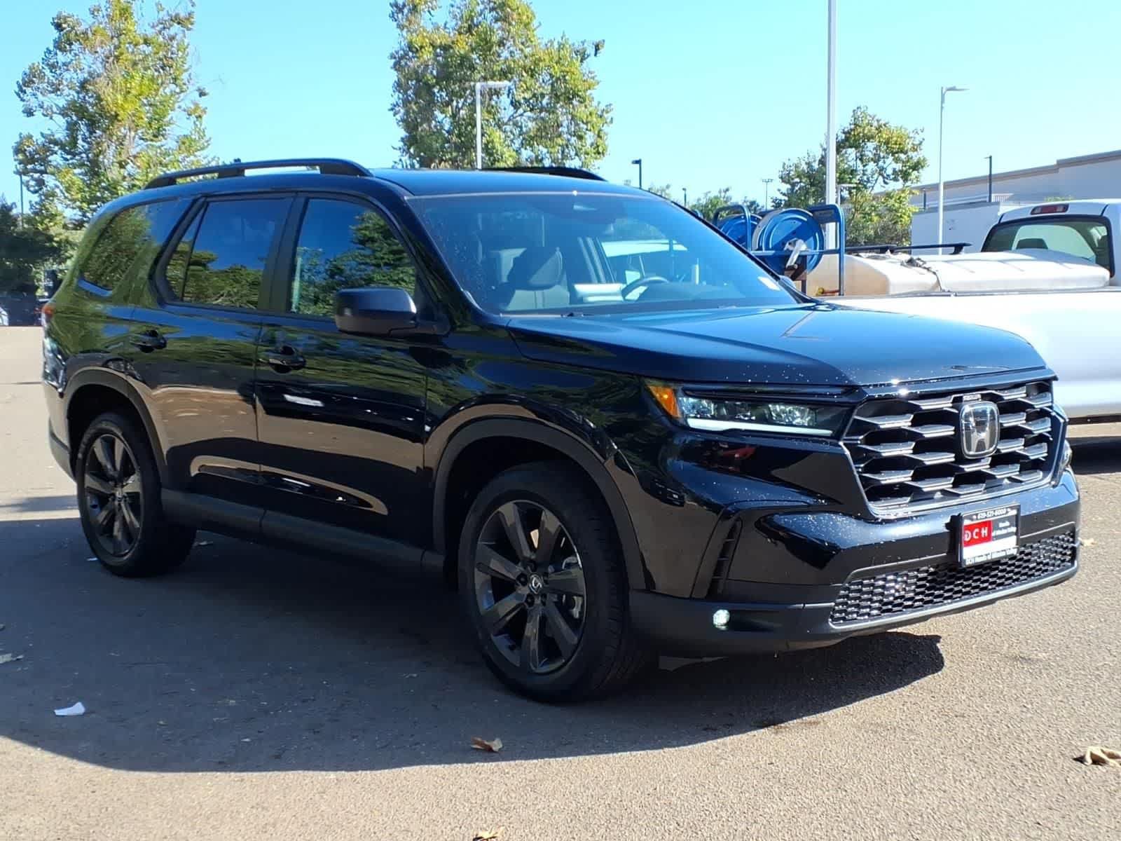 Used 2025 Honda Pilot Sport image 3