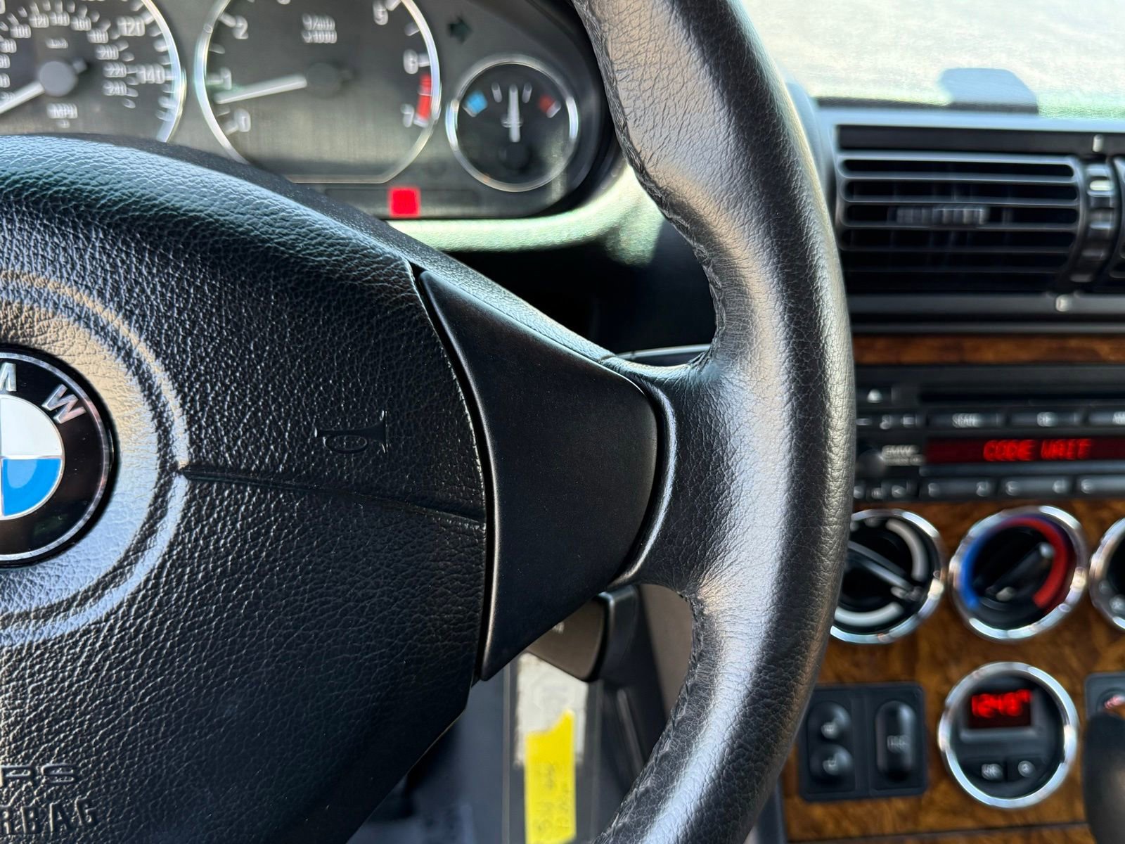 Used 2002 BMW Z3 2.5i RWD image 25