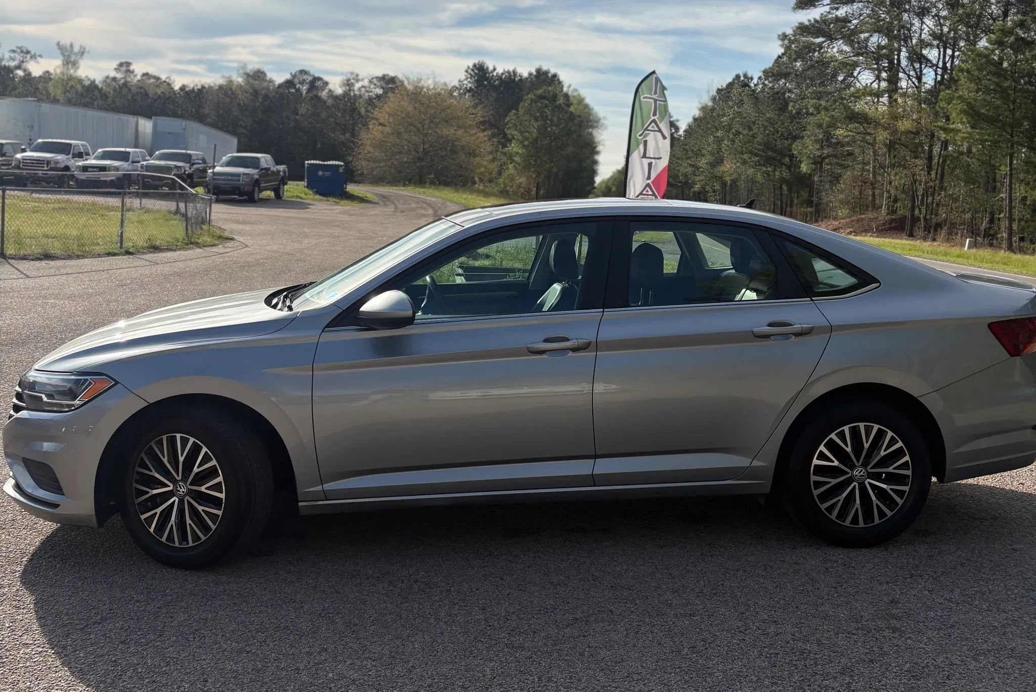 Used 2019 Volkswagen Jetta SE image 3