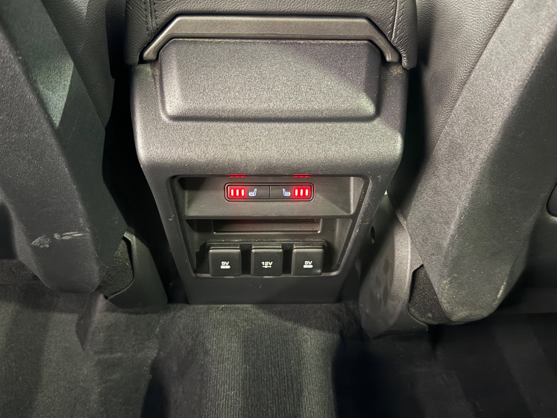 Used 2018 Land Rover Discovery Sport SE AWD/4WD image 43