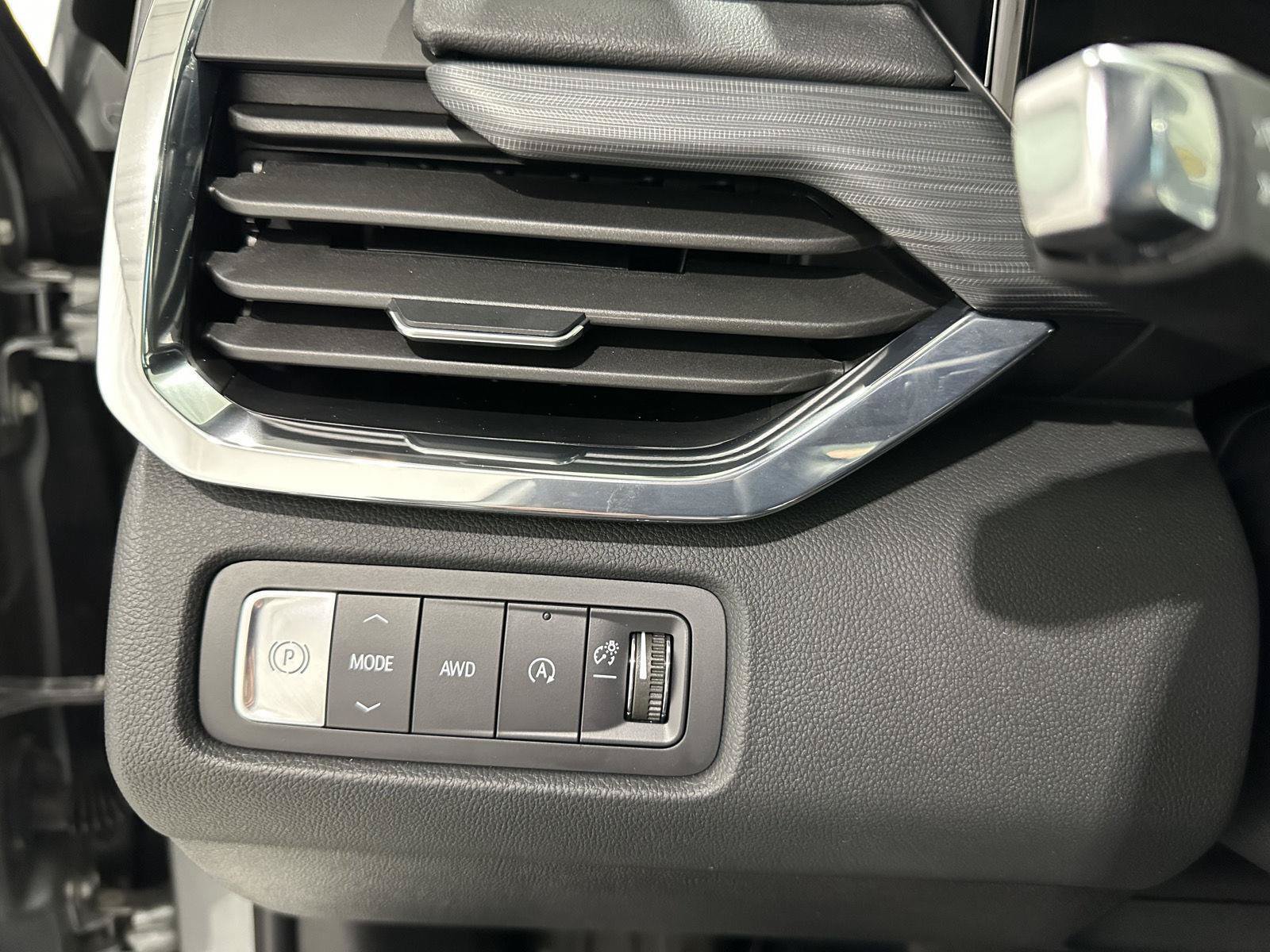 Used 2025 GMC Acadia Elevation w/ Elevation Premium Package AWD/4WD image 17