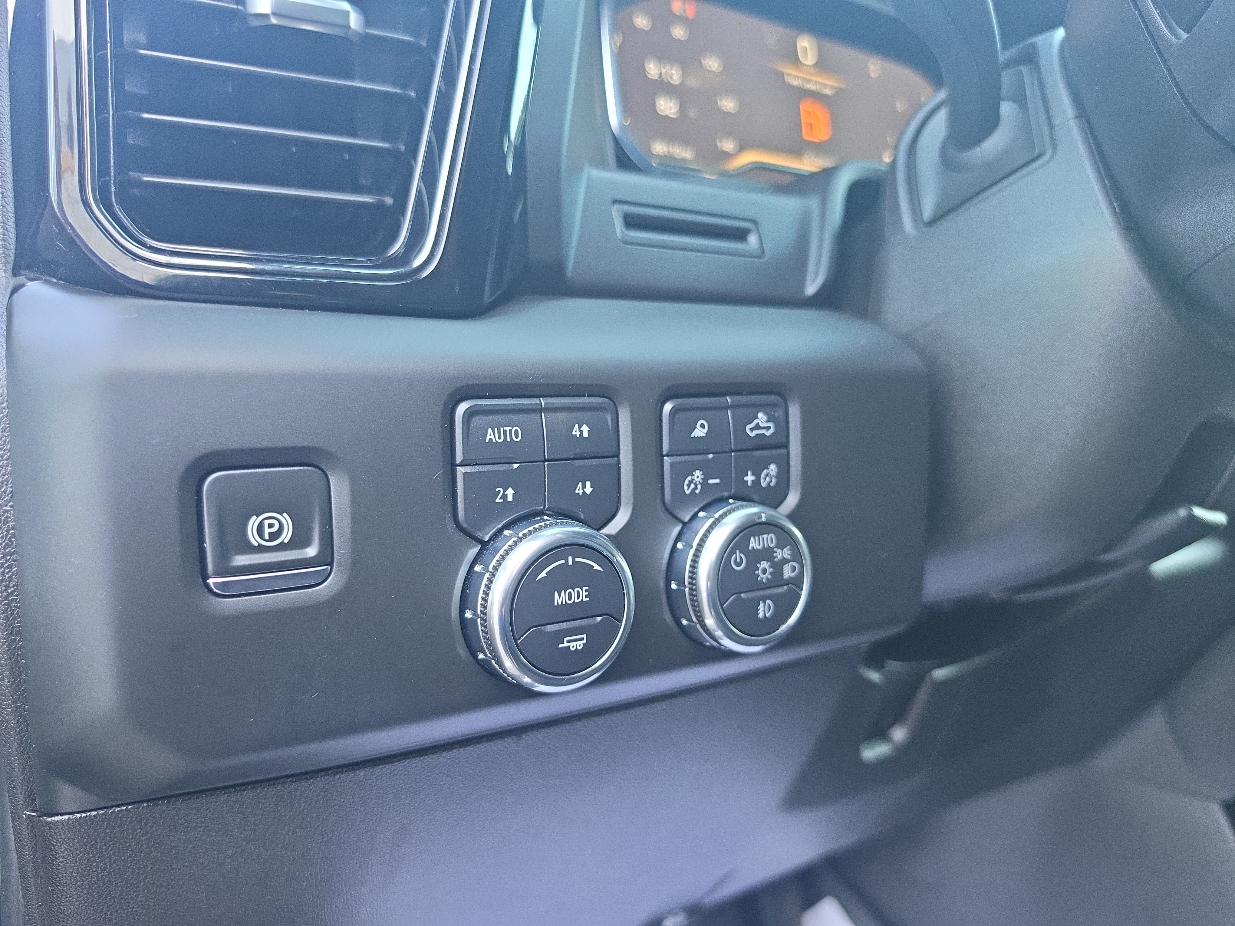 Used 2025 GMC Sierra 2500 AT4 AWD/4WD image 21