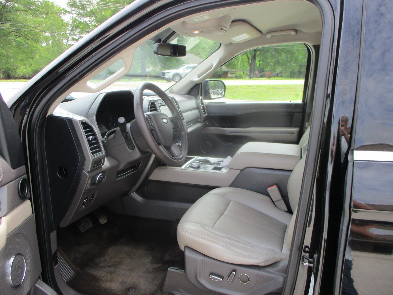 Used 2018 Ford Expedition Max XLT w/ Equipment Group 202A RWD image 14