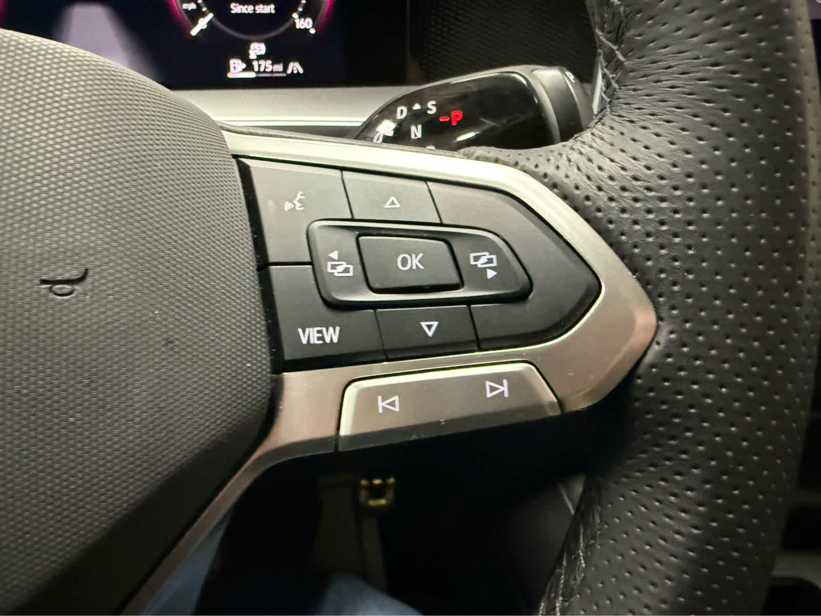 Used 2025 Volkswagen Tiguan SE R-Line AWD/4WD image 12