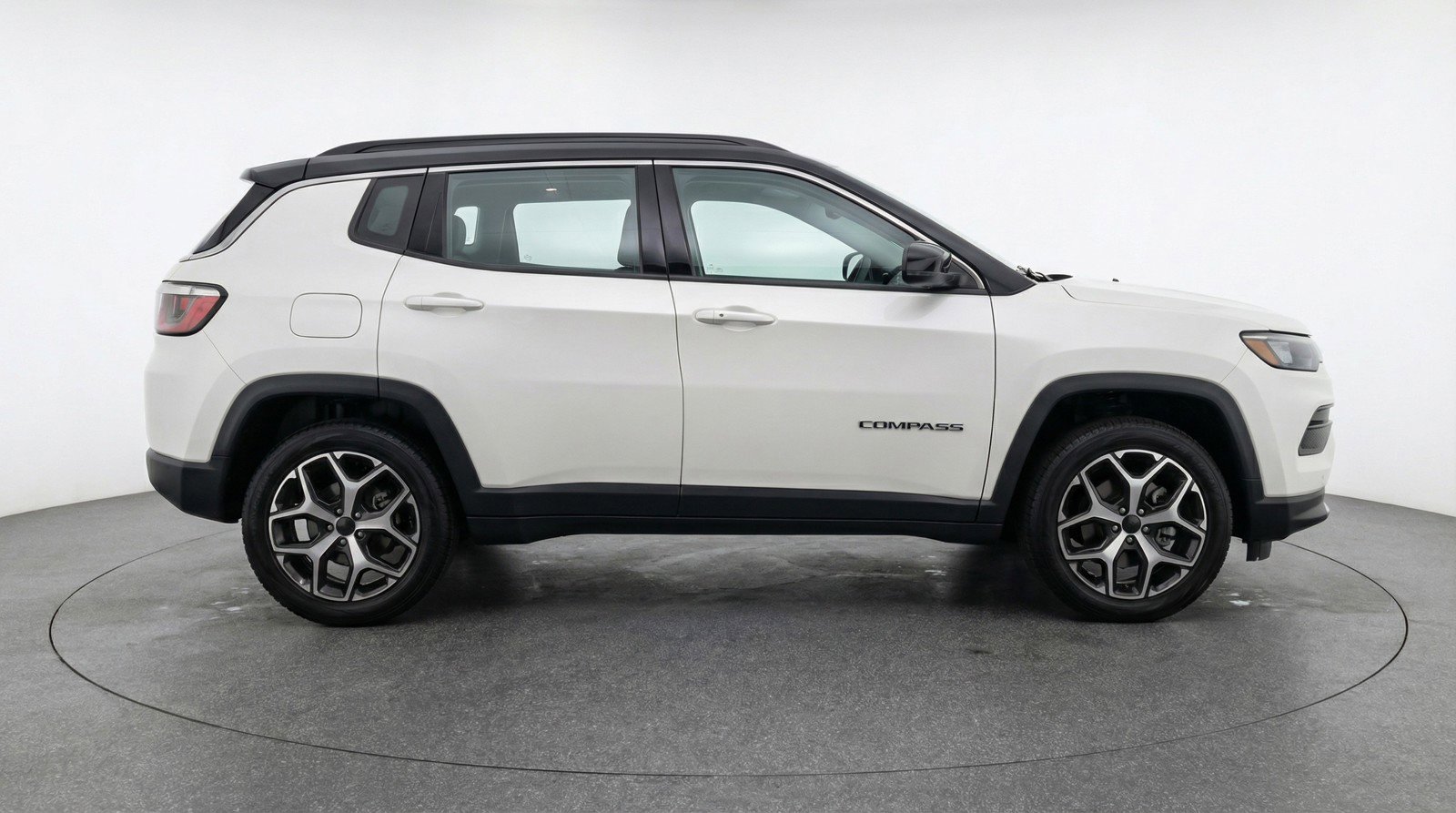 Used 2025 Jeep Compass Limited image 11
