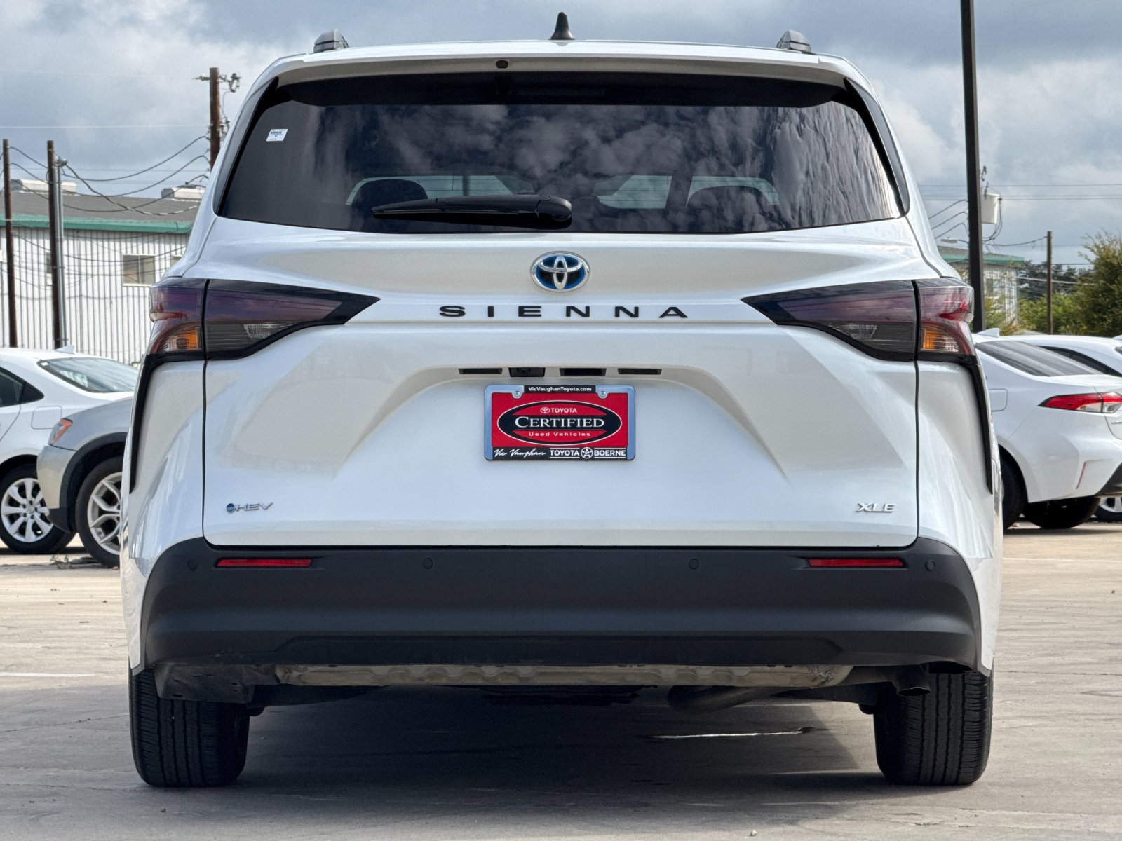 Certified 2025 Toyota Sienna XLE FWD image 4