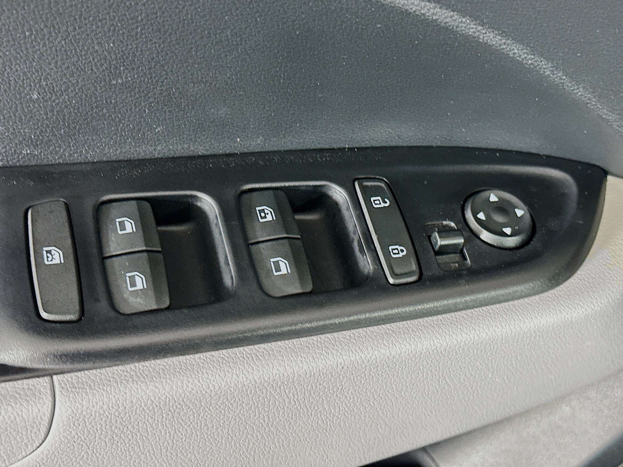 Used 2023 Hyundai Venue SEL FWD image 15